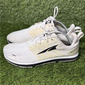 ALTRA Men's Solstice XT  Cross Training Shoes, White, 8.5- USED